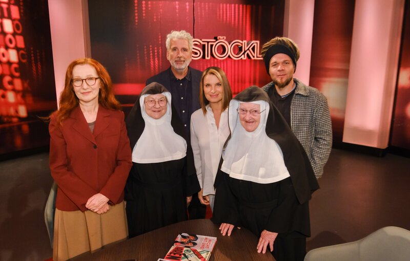 Edith Meinhart, Schwester Bernadette, Dirk Stermann, Barbara Stöckl, Schwester Rita, Christoph „Krauli“ Held. – Bild: ORF/​Günther Pichlkostner