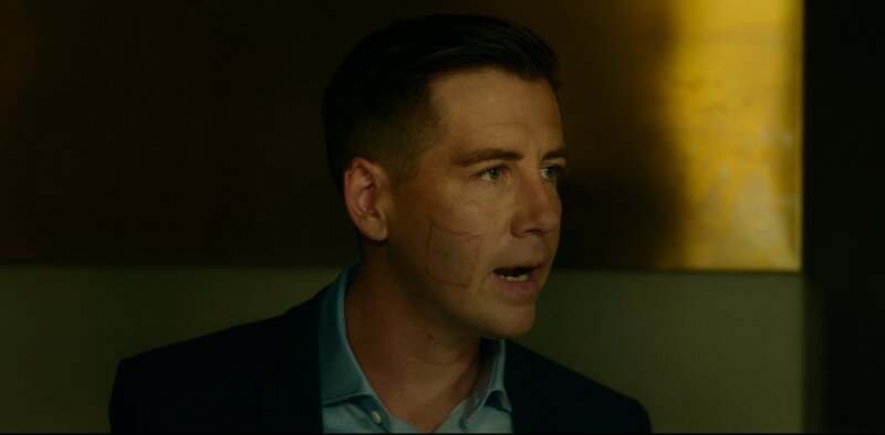 William (Pål Sverre Hagen) macht sich Gedanken, wie er sein Geld unauffällig vor den Behörden ins Ausland schaffen kann. – Bild: ZDF und Fremantle Norway