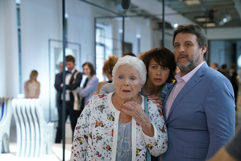 Die peinliche Verwandtschaft: Line Renaud als Mama Duquenne, Valérie Bonneton als Louloute, Guy Lecluyse als Gustave – Bild: David Koskas