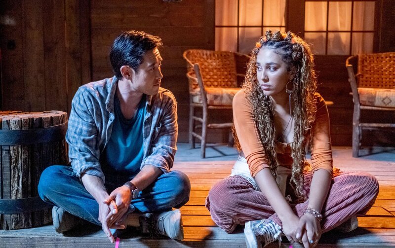 Dr. Ben Song (Raymond Lee, l.); Stacy (Raquel Elena Justice, r.) – Bild: Universal Television LLC /​ Ron Batzdorff