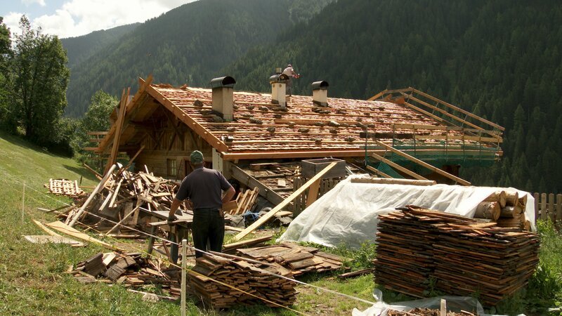 Traditionelles Handwerk im Ultental. – Bild: ORF/Hans Jöchler Traditionelles Handwerk im Ultental. – Bild: ORF/Hans Jöchler