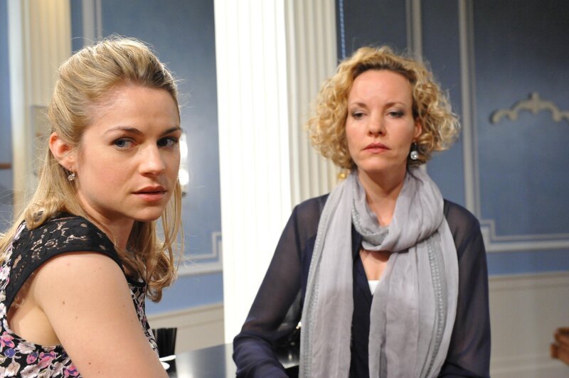 Marlene (Lucy Scherer, l.); Natascha (Melanie Wiegmann, r.) – Bild: Ann Paur