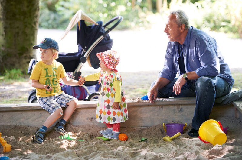 On the right: Wilfried Stubbe (Wolfgang Stumph) – Bild: ZDF und Sandra Hoever