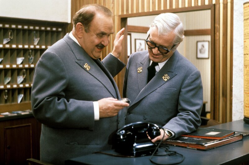 L-R: Oswald Huber (Fritz Eckhardt), Blecha (Maxi Böhm). – Bild: ORF III