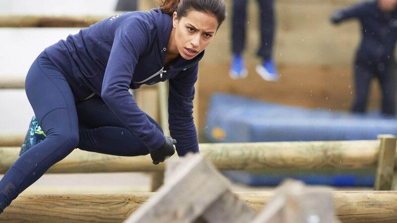 Semirs Tochter Dana (Gizem Emre) kämpft sich ehrgeizig durch die Aufnahmeprüfung an der Polizeiakademie. – Bild: MG RTL D /​ Guido Engels