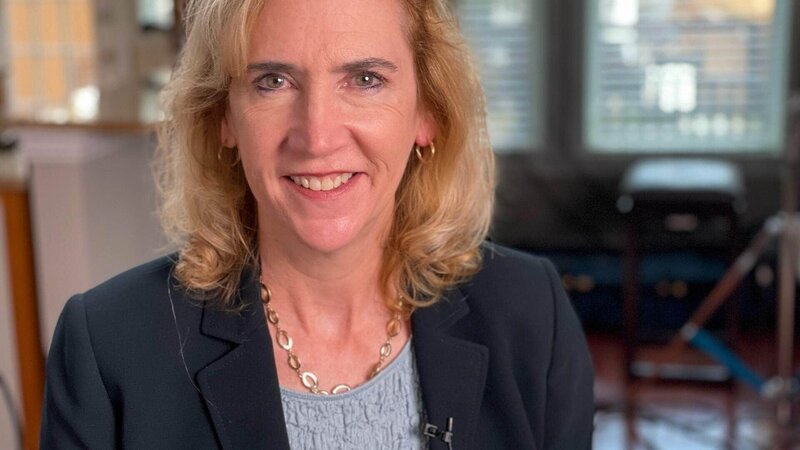 Linda Dunn: Fakultätsdirektor, Masterstudiengang Supply Chain Management an der School of Continuing Studies der Georgetown University (Supply Chain Professor) Die Verwendung des sendungsbezogenen Materials ist nur mit dem Hinweis und Verlinkung auf RTL+ gestattet. – Bild: RTL/​VPRO