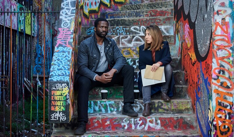 Elliot Finch (Sope Dirisu, l.) – Bild: Sky UK /​ Sky Vision