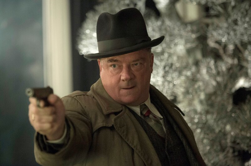 Oberkommissar Bruno Wolter (Peter Kurth) und sein Kollege Gereon legen sich mit dem Berliner König der Unterwelt an. – Bild: ZDF und ARD Degeto/​X-Filme/​Beta Film/​Sky Deutschland/​Frédéric