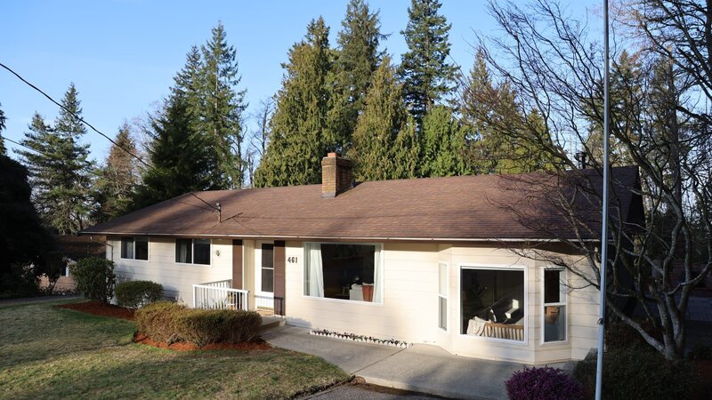 The exterior of the Bongard family’s home after the renovations by Leslie and Lindsay, hosts for HGTVs Unsellable Houses. – Bild: Discovery, Inc.