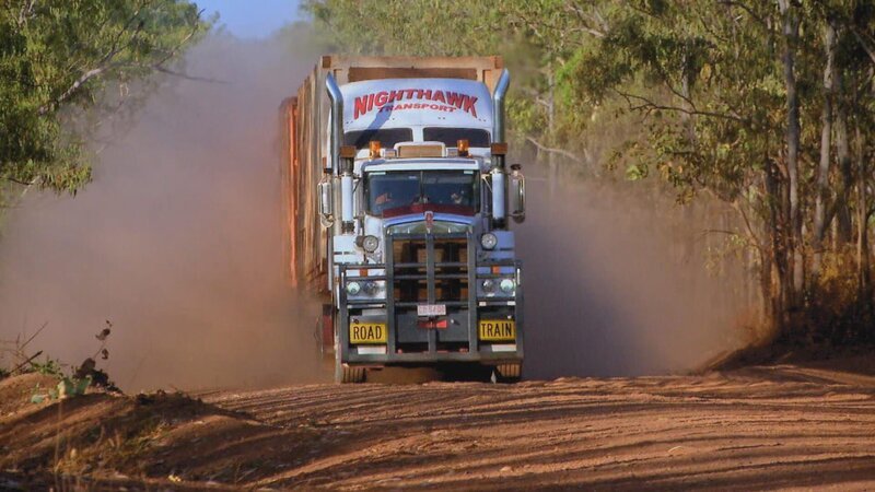 Truck on the road. – Bild: Warner Bros. Discovery