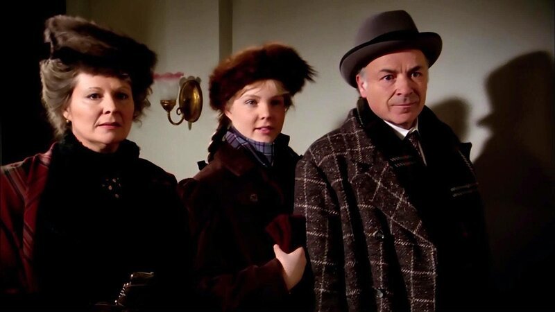 Janet King (Lally Cadeau), Cecily King (Molly Atkinson), Alec King (Cedric Smith) (v.l.) – Bild: Bibel TV