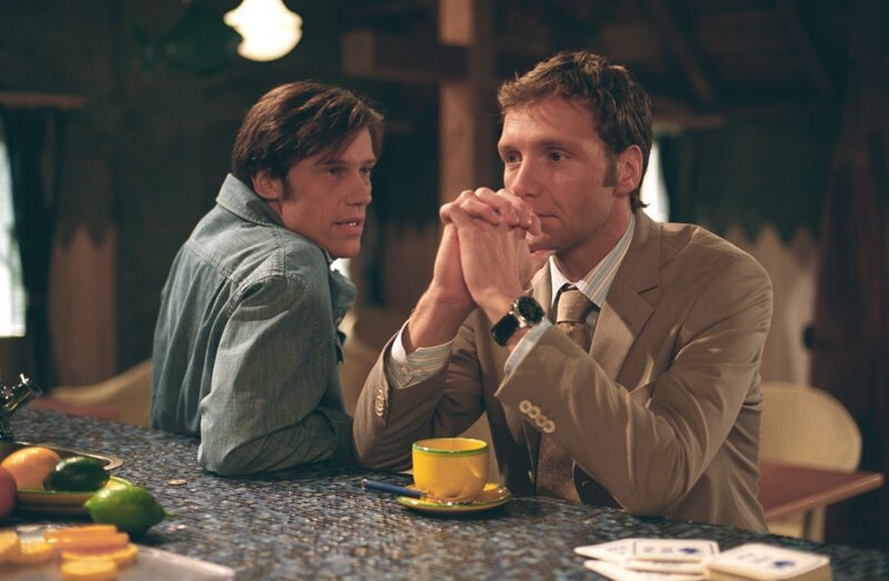 Oliver (Patrik Fichte, r.) gesteht Matthias (Andreas Hutzel, l.), dass er Bianca gebeten hat, zu bleiben. – Bild: ZDF und Britta Krehl