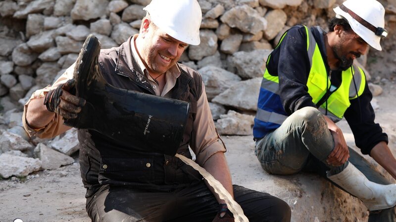 Josh Gates (l.) – Bild: Warner Bros. Discovery