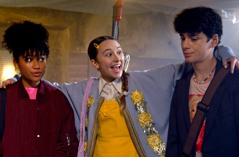 v.l.n.r.: Charlotte (Gloria Colston), Lucy (Kensington Tallman) und Nico (Christian Monaldi) stehen in einer Ausgrabungsstätte in Rom. Charlotte und Nico kommen nicht gut miteinander aus – Bild: SWR/​HR/​Red Monk Studios srl/​HSR S1 (FGM) Inc.