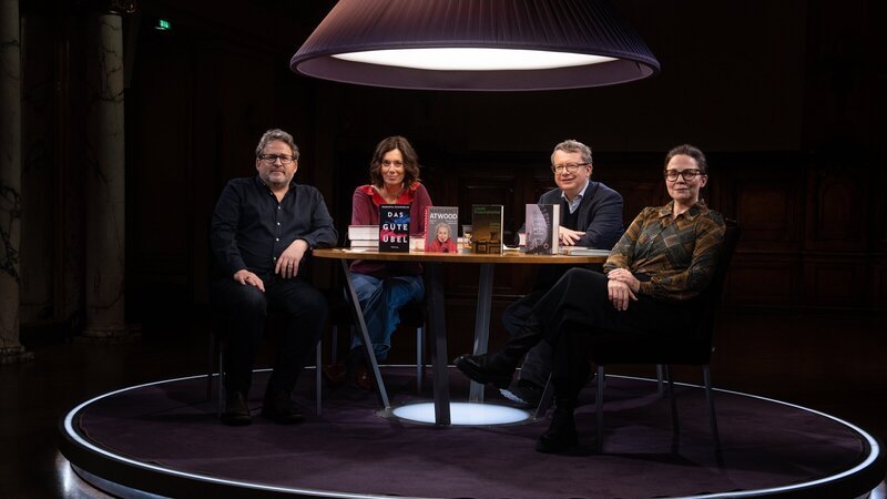 V.l.n.r.: Wolfram Eilenberger, Eva Menasse, Adam Soboczynski, Thea Dorn – Bild: ZDF und Kosei Takasaki