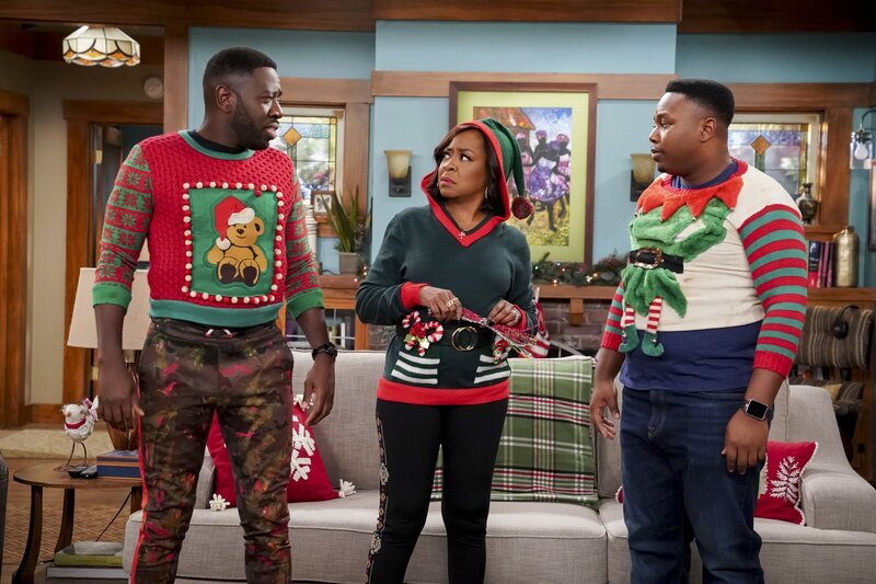 (v.l.n.r.) Malcolm Butler (Sheaun McKinney); Tina Butler (Tichina Arnold); Marty Butler (Marcel Spears) – Bild: CBS Broadcasting, Inc. /​ Monty Brinton