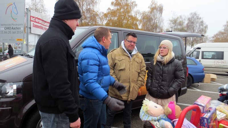 Flohmarkt (Foto, v.li.n.re.: Nils, Otto Schulte, Klaus und Samantha) – Bild: RTL II