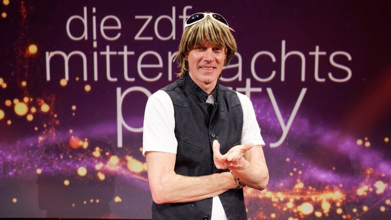 Mickie Krause begrüßt die Zuschauer zur „ZDF-Mitternachtsparty“. – Bild: ZDF und Manfred H. Vogel