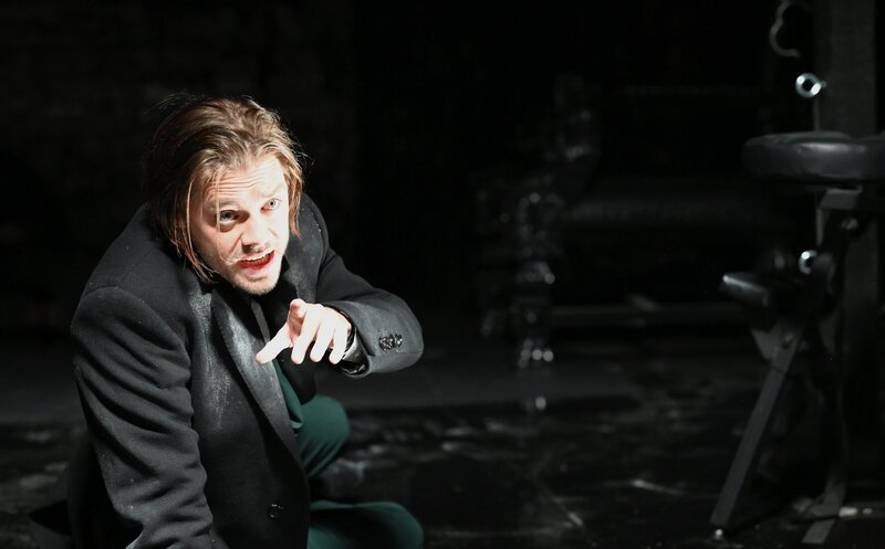 Malcolm Bright (Tom Payne) – Bild: Warner Bros. Entertainment Inc.