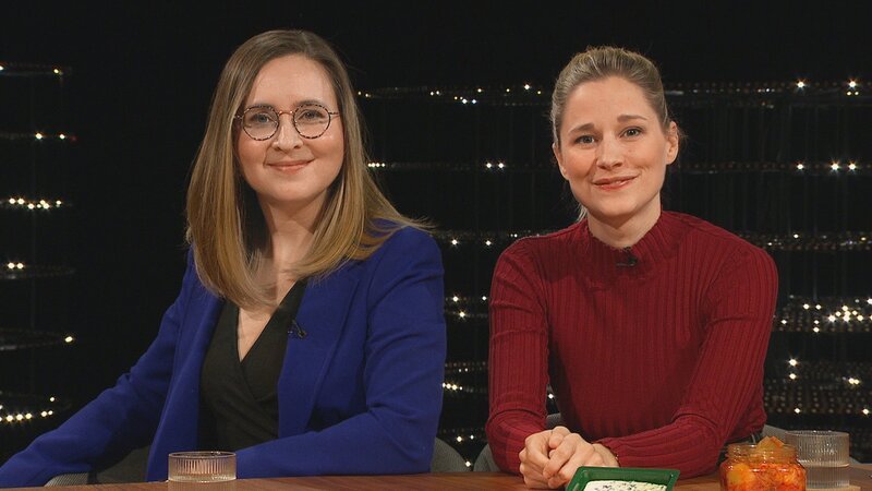 v.li.: Anne-Sophie Moreau, Philosophin und Autorin, und Giulia Enders, Ärztin und Autorin – Bild: SRF
