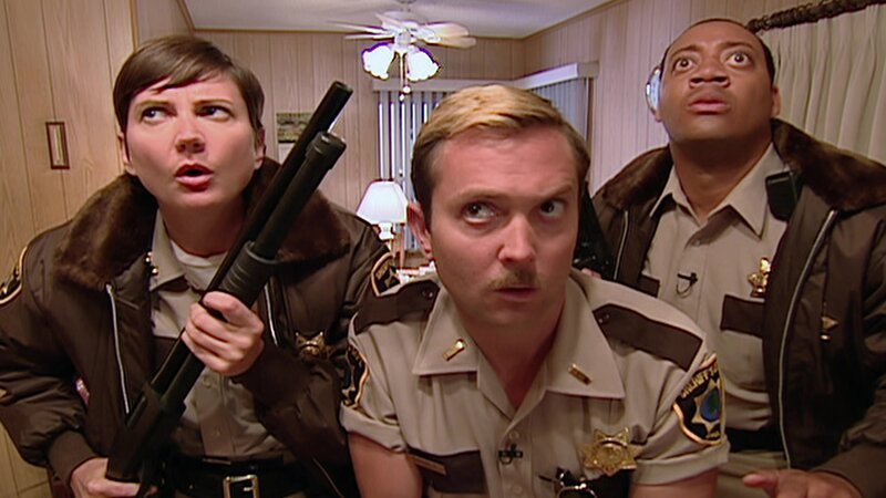 L-R: Deputy Trudy Wiegel (Kerri Kenney), Lieutenant Jim Dangle (Thomas Lennon), Deputy S. Jones (Cedric Yarbrough) – Bild: ViacomCBS