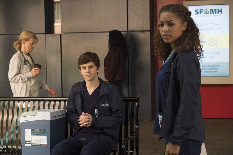 Freddie Highmore (Dr. Shaun Murphy), Antonia Thomas (Dr. Claire Brown). – Bild: Warner