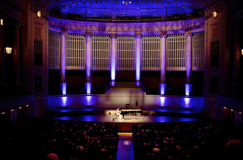 Yuja Wang verleiht Strawinskys Konzert für Klavier und Bläser neue Strahlkraft. – Bild: Julia Wesely