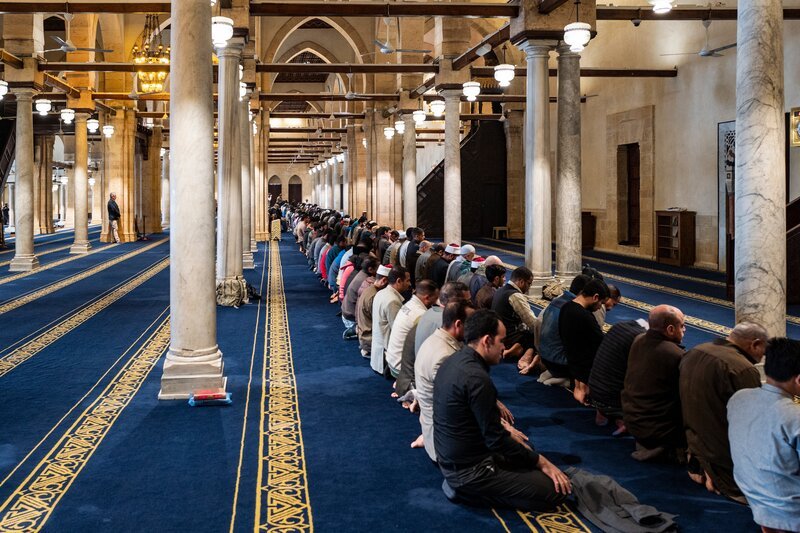 Auch die al-Azhar-Moschee im ägyptischen Kairo ist gleichzeitig Gebetshaus und Universität. – Bild: Andreas Steffan /​ ZDF