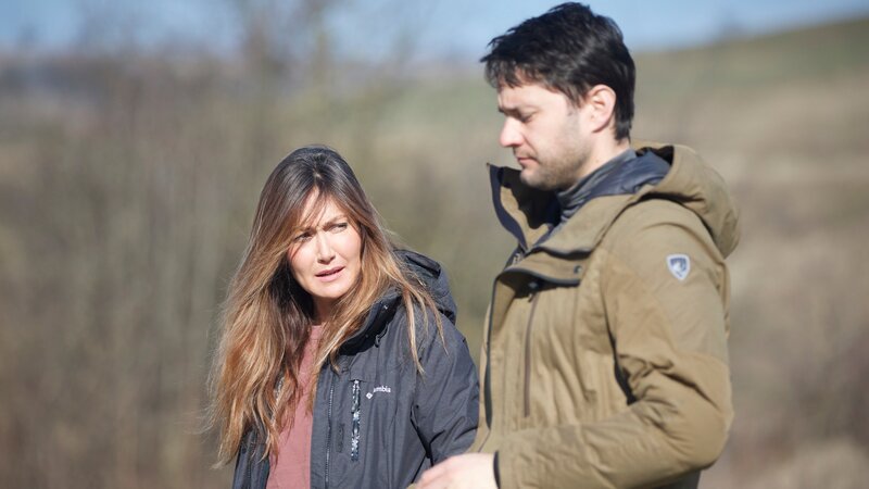 Phil & Jess meet with Alex Surducan near the Hoia Forest. – Bild: Discovery Channel (ROMA)