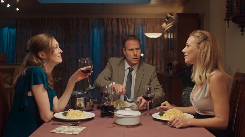 Irma (Elisa Beuger) ist eifersüchtig auf Jans hübsche Kollegin. – Bild: „Bild: ND …