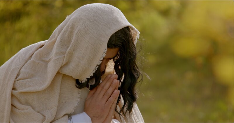 Das Foto zeigt einen betenden Mann. – Bild: Curiosity CHannel