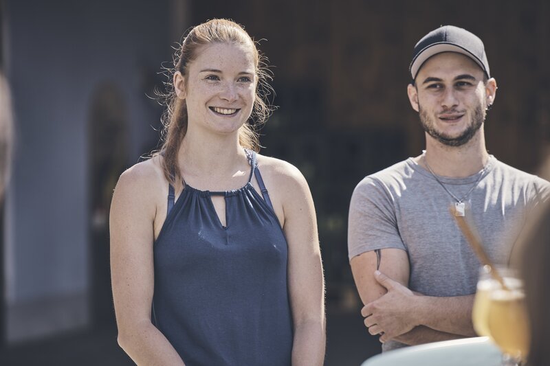 Monika Bernhard und ihr Freund. – Bild: BR/​megaherz gmbh/​Philipp Thurmaier