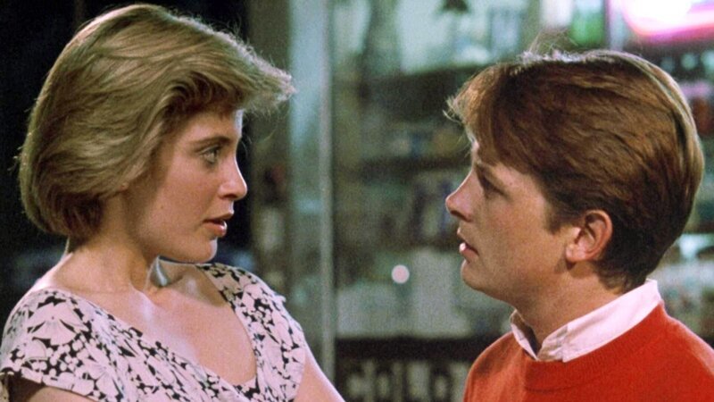Brantley (Michael J. Fox) lässt sich allerhand einfallen, um die attraktive Christy (Helen Slater) zu beeindrucken.. – Bild: RTL II Brantley (Michael J. Fox) lässt sich allerhand einfallen, um die attraktive Christy (Helen Slater) zu beeindrucken.. – Bild: RTL II