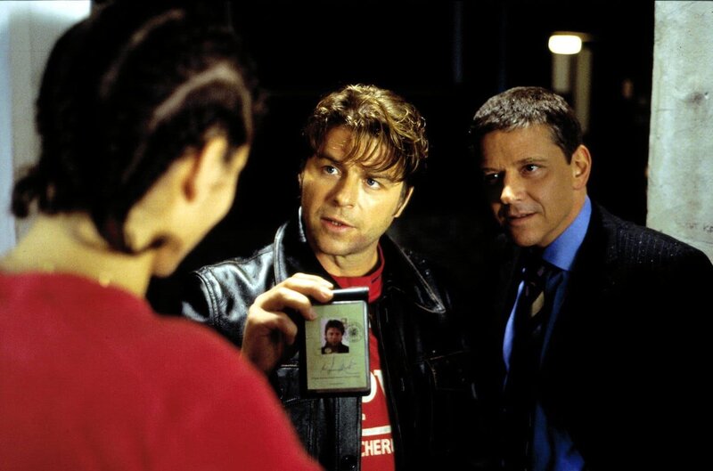 Die türkische Boxerin Anik Özdogan (Jasmin Gerat, l.) wird beim Joggen von zwei Männern angegriffen. Sie soll am folgenden Tag in Köln um die Europameisterschaft kämpfen. Bei ihren Ermittlungen stoßen Jupp (Uwe Fellensiek, M.) und Taube (Christian M. Goebel, r.) auf eine Reihe von Ungereimtheiten … Titel: SK Kölsch – Bild: Sat.1 emotions