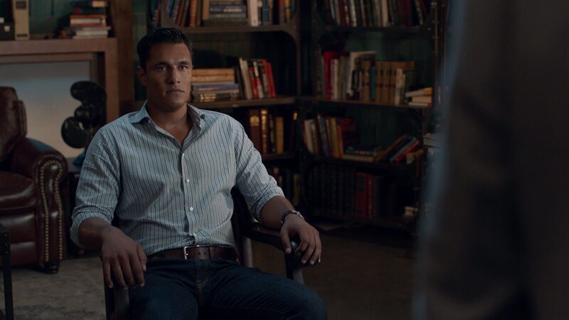 William Dey (Staz Nair) – Bild: 2021 The CW Network, LLC. All Rights Reserved. Lizenzbild frei