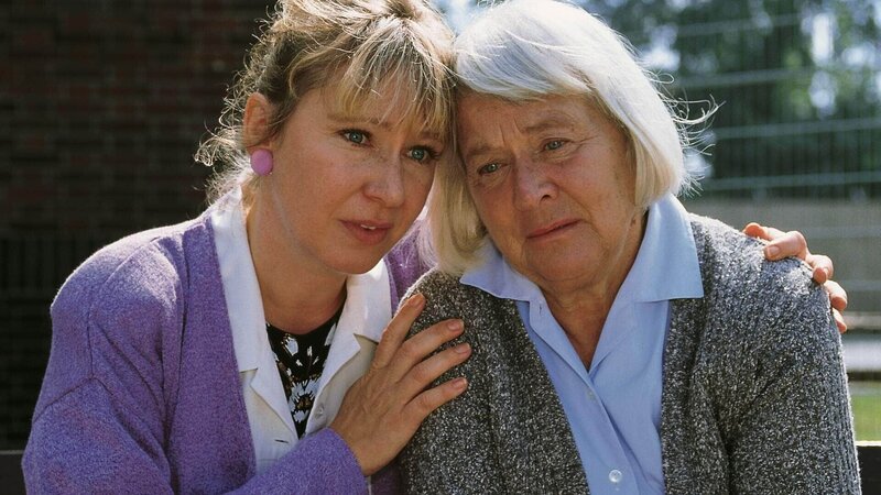 Ilse (Christiane Reiff) und Mutz (Brigitte Renner, re.) – Bild: RTL