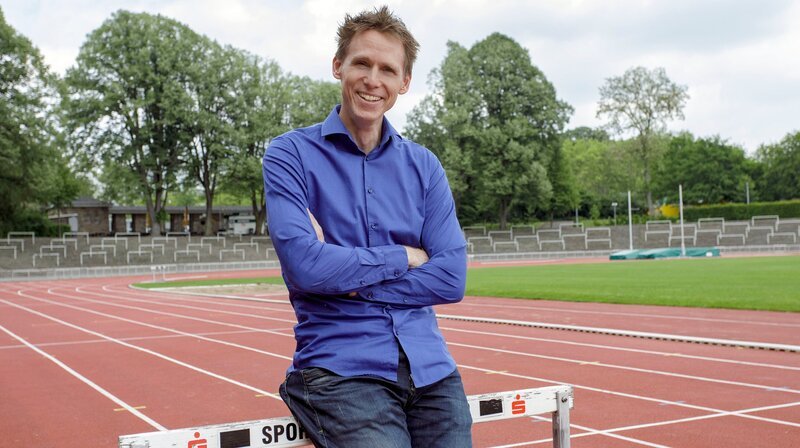 Leichtathlet Frank Busemann holte bei den Olympischen Spielen Silber. – Bild: WDR/​Ludolf Dahmen