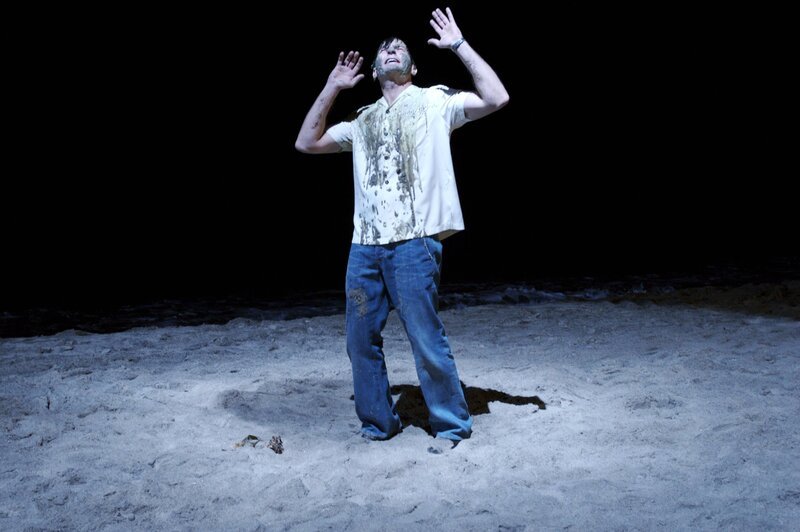 Rache ist süß – dies spürt Charlie (Charlie Sheen) am eigenen Leib … – Bild: Warner Brothers Entertainment Inc.