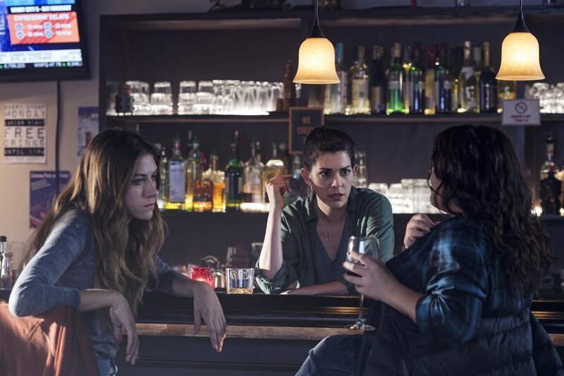 (v.l.n.r.) Murphy Mason (Perry Mattfeld); Chelsea (Lindsey Broad); Jess Damon (Brooke Markham) – Bild: The CW Network, LLC. /​ Ben Mark Holzberg