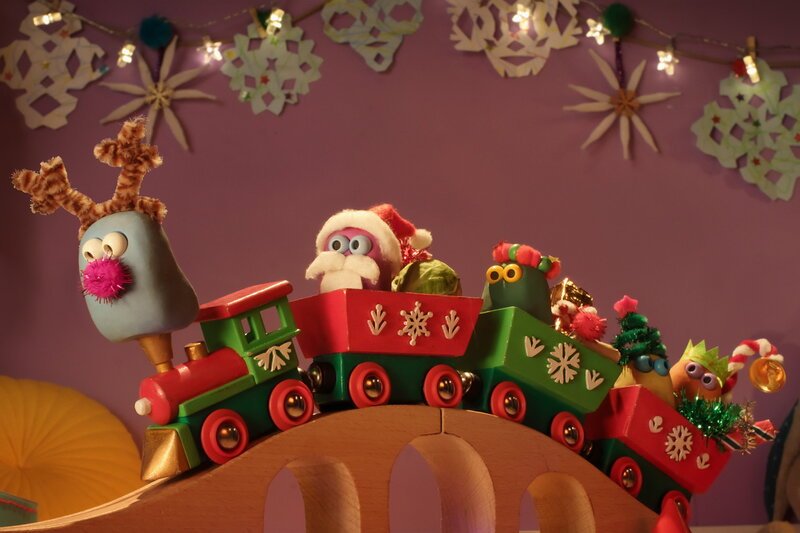 Guetnachtgschichtli Die Mini Boings - Muuh und Wienachte Staffel 1 Folge 10 Die Mini-Boings machen Tierlaute nach. Das ist sehr lustig. Und dann ist Weihnachten. Die Mini-Boings haben Spass unter dem Christbaum und finden einen neuen Freund. – Bild: SRF/Aardman Guetnachtgschichtli Die Mini Boings - Muuh und Wienachte Staffel 1 Folge 10 Die Mini-Boings machen Tierlaute nach. Das ist sehr lustig. Und dann ist Weihnachten. Die Mini-Boings haben Spass unter dem Christbaum und finden einen neuen Freund. – Bild: SRF/Aardman