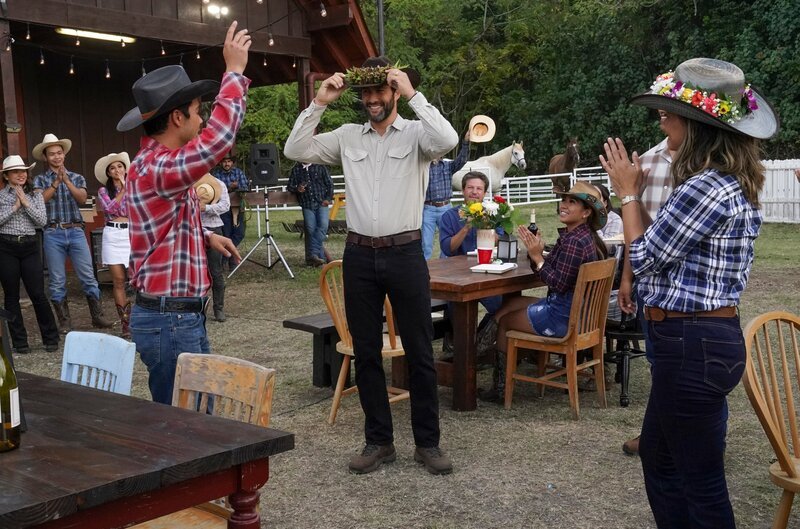 Pictured: Noah Mills as Jesse Boone, Vanessa Lachey as Special Agent in Charge Jane Tennant. – Bild: Karen Neal /​ Paramount /​ CBS Broadcasting, Inc.