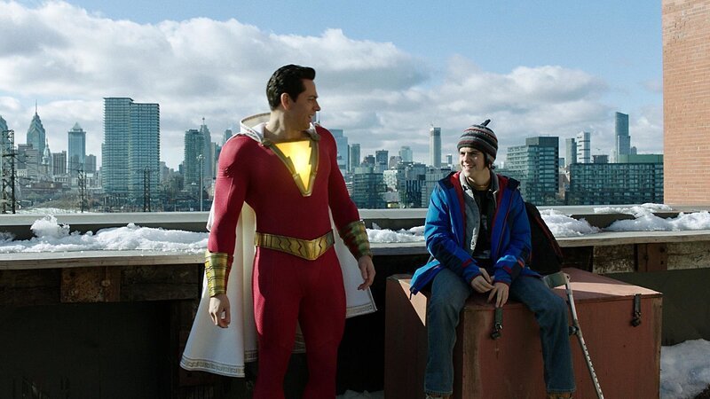 Shazam (Zachary Levi, l.); Freddy Freeman (Jack Dylan Grazer, r.) – Bild: PLURIMEDIA (Warner Bros. France /​ New Line Cinema /​ DC Entertainment)
