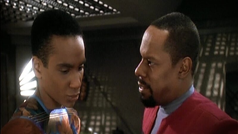 Jake Sisko (Cirroc Lofton) und Benjamin ‚Ben‘ Sisko (Avery Brooks) – Bild: Tele 5