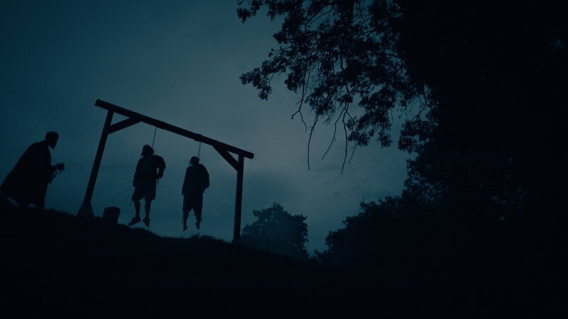 Nachgestellte Szene: Vesalius braucht Körper, und bedient sich Leichen an Galgen. – Bild: www.hansjakobi.de