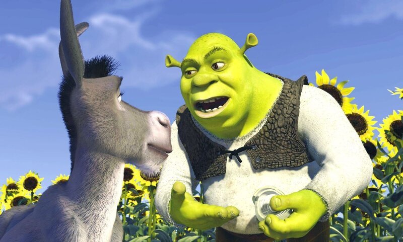 Als sich Oger Shrek (r.) mit einer Zwiebel vergleicht, versteht der Esel (l.) nur noch Bahnhof … – Bild: dr /​ Marlyse Press Photo/​MPP