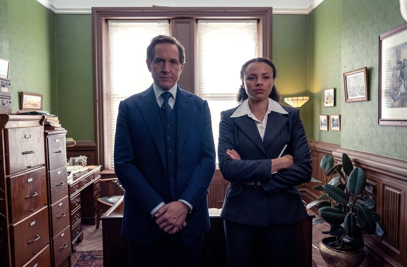 Adam Dalgliesh (Bertie Carvel, li.) und Kate Miskin (Carlyss Peer, re.). – Bild: WDR/​New Pictures & All3Media International/​Peter Marley