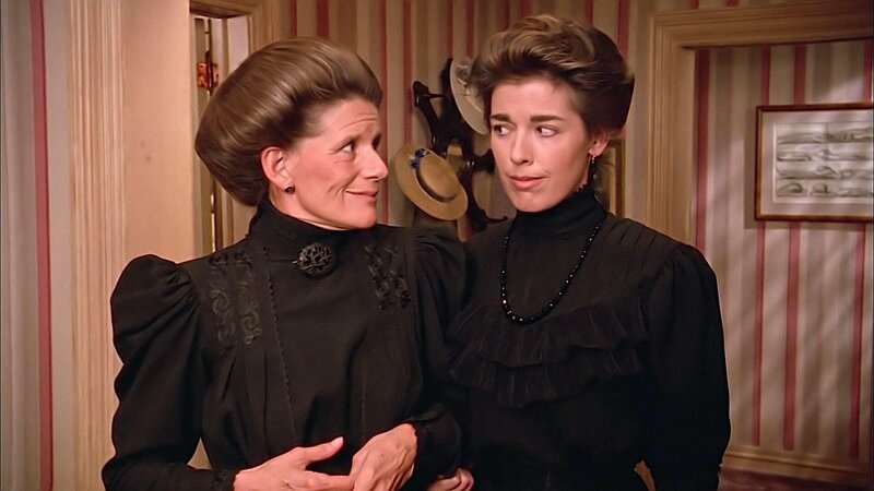 Tante Hetty (Jackie Burroughs) und Tante Olivia (Mag Ruffman) (v.l.) – Bild: Bibel TV