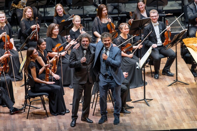 v.li.: Asher Fisch, Jonas Kaufmann. – Bild: Tiroler Festspiele Erl /​ ORF