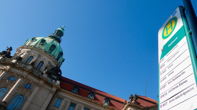 rbb Fernsehen POTSDAM STORIES. MIT DER TRAM DURCH DIE STADT, am Dienstag (11.01.22) um 20:15 Uhr. Ein Blick auf Potsdam aus dem Fenster einer Straßenbahn: Auf eine Stadt im ständigen Wandel und auf die Bewohner, die Potsdam tagtäglich neu erfinden. Eine Erzählung vom Miteinander Alteingesessener und Zugezogener. – Potsdam Stories – Mit der Tram durch die Stadt. © rbb/​Thomas Zimolong, honorarfrei – Verwendung gemäß der AGB im engen inhaltlichen, redaktionellen Zusammenhang mit genannter rbb-Sendung bei Nennung „Bild: rbb/​Thomas Zimolong“ (S2+). rbb Presse & Information, Masurenallee 8⁠–⁠14, 14057 Berlin, Tel: 030/​97 99 3⁠–⁠12118 oder -12116, pressefoto@rbb-online.de – Bild: rbb/​Thomas Zimolong /​ rbb Presse & Information