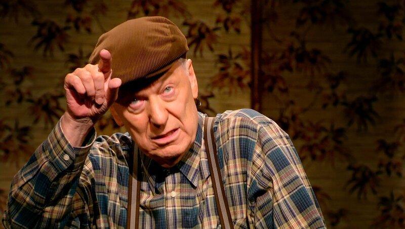 Als „Heinz Becker“ hat sich Kabarettist Gerd Dudenhöffer in die Herzen der Zuschauer:innen gespielt; er ist Autor, Regisseur und Hauptdarsteller seiner Kultserie aus dem Saarland. – Bild: SWR